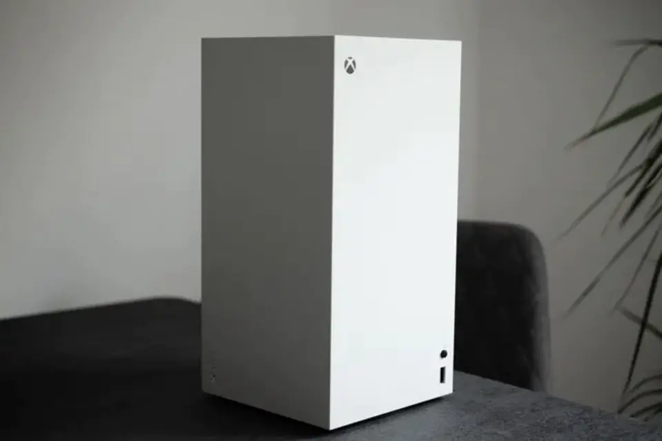 白色款XSX主机内构调整解析：功率降低，散热方案变更